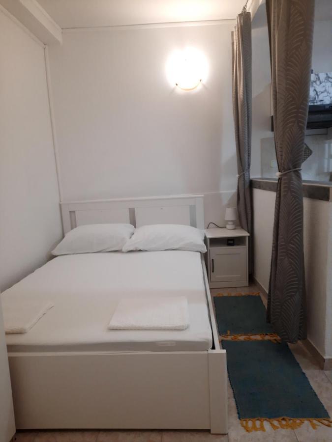 Apartmani Ana-Lora Лопар Екстериор снимка