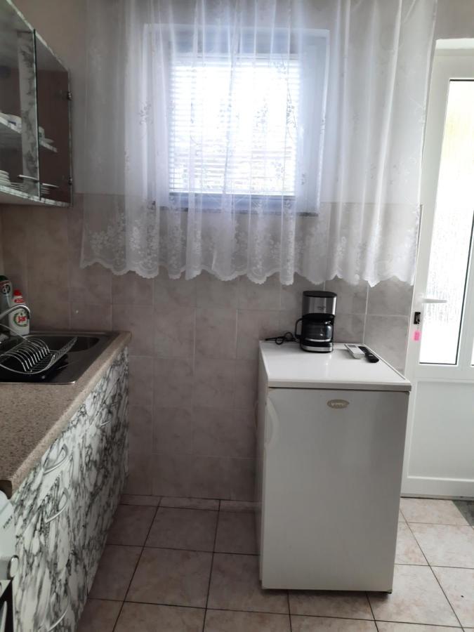 Apartmani Ana-Lora Лопар Екстериор снимка