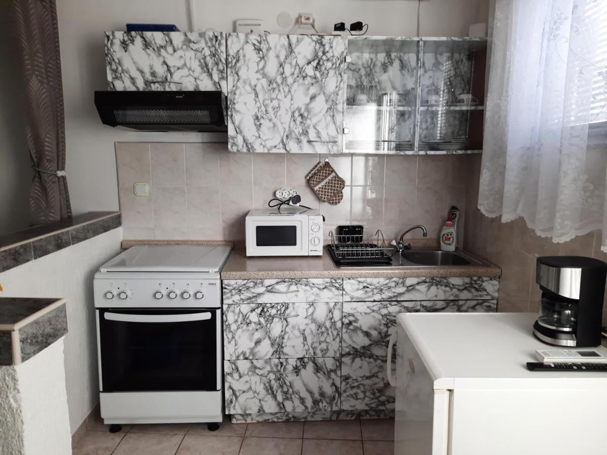 Apartmani Ana-Lora Лопар Екстериор снимка